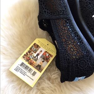 toms crochet flats